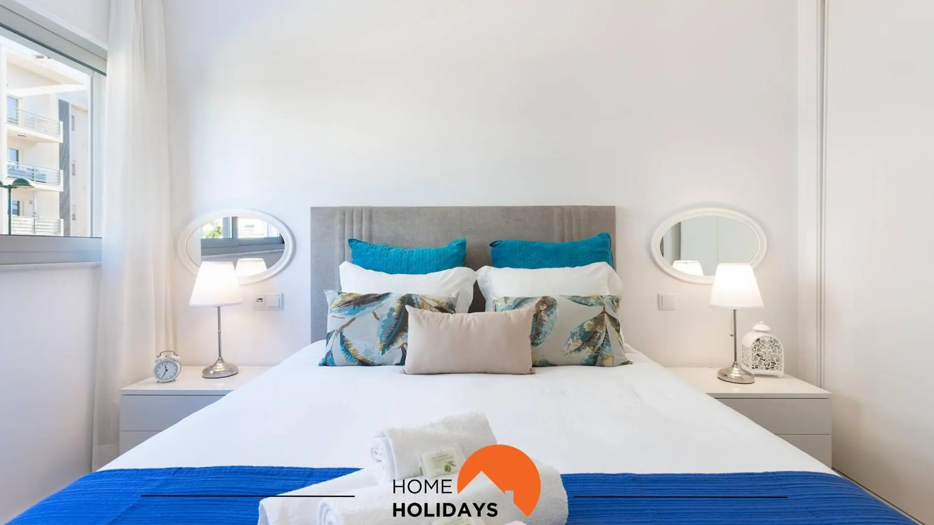 #200 Panoramic Flat By Home Holidays contacts